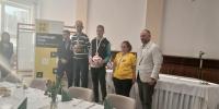  Predseda Trnavského samosprávneho kraja Jozef Viskupič spolu s predsedom Slovenského paralympijského výboru p. Vargom odovzdali ocenenia účastníkom